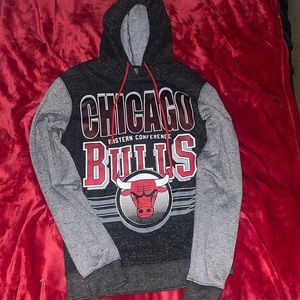 Chicago bulls light pullover hoodie
